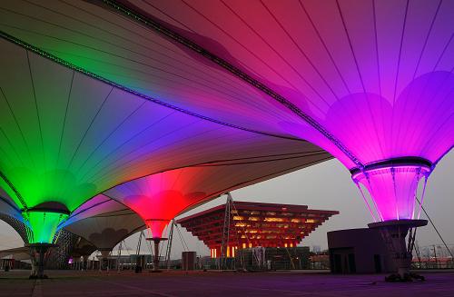 世界規(guī)模最大PTFE連續(xù)張拉索膜結(jié)構(gòu)雕塑 世界規(guī)模最大PTFE連續(xù)張拉索膜結(jié)構(gòu)雕塑