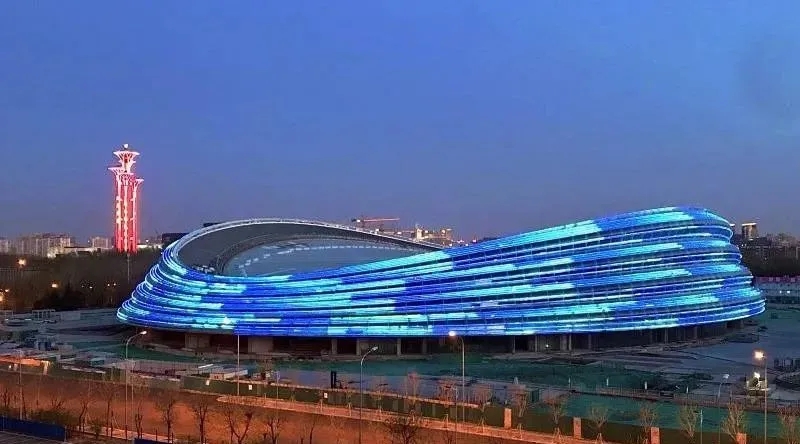 速滑館 “冰絲帶” 首度亮燈 速滑館 “冰絲帶” 首度亮燈