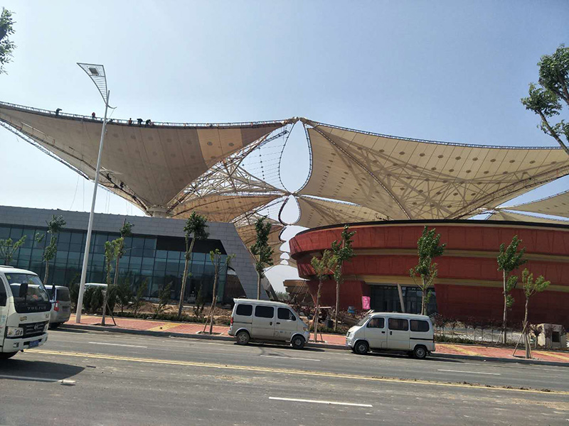 PTFE膜結(jié)構(gòu)屋面有哪些特點？為什么PTFE膜結(jié)構(gòu)屋面如此受歡迎？