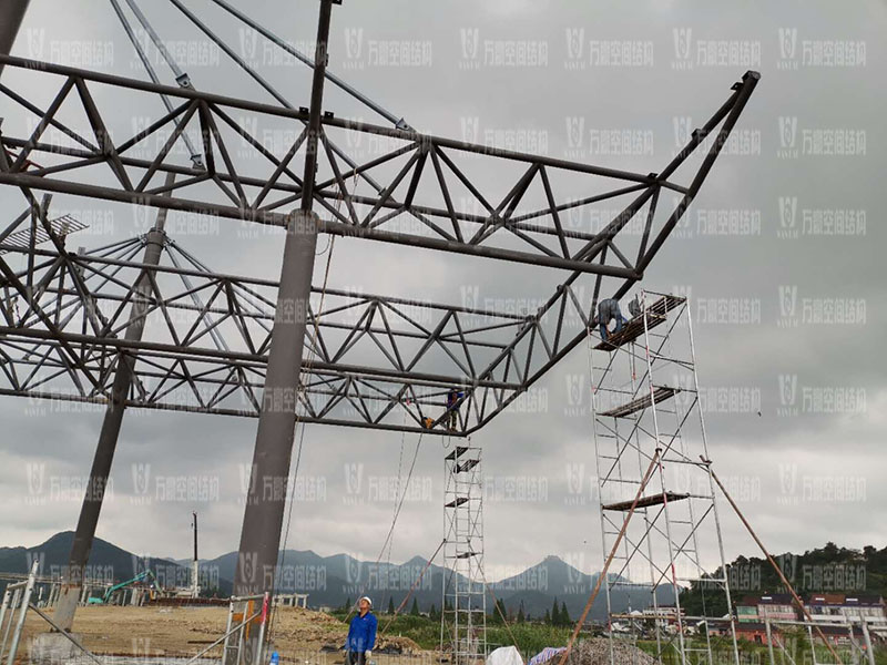 紹興福全高速收費站頂棚工程鋼結(jié)構(gòu)安裝完成