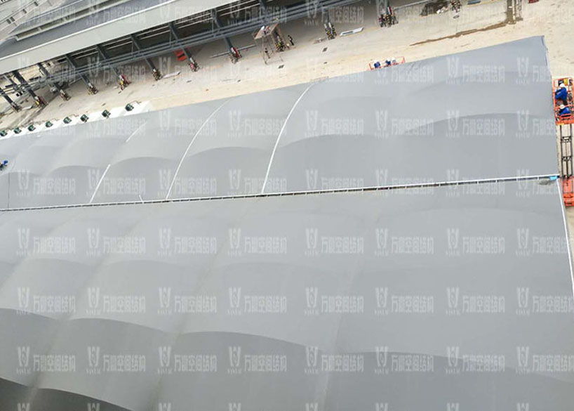 膜結(jié)構(gòu)雨棚有哪些性能特點(diǎn)？膜結(jié)構(gòu)雨棚如何起到保護(hù)的作用？