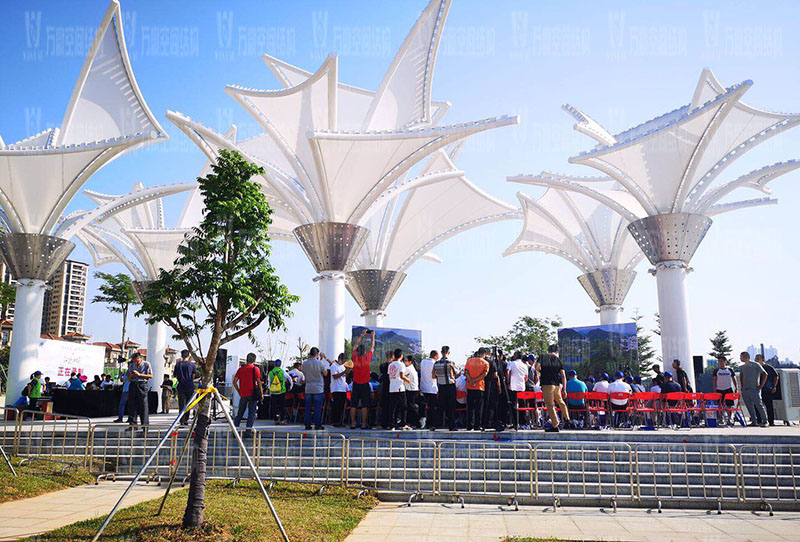 PTFE膜結(jié)構(gòu)膜材具備哪些特點(diǎn)？PTFE膜結(jié)構(gòu)膜材為什么能成為膜結(jié)構(gòu)領(lǐng)域主流材料？