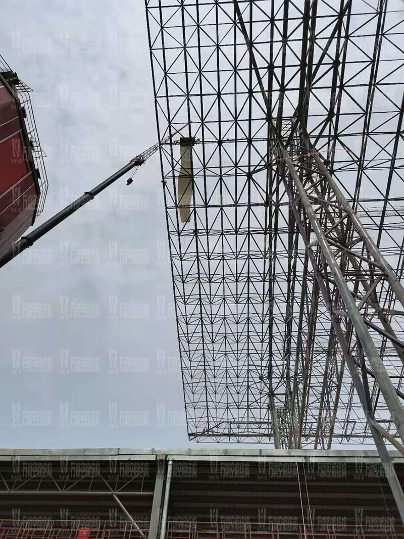 印尼全天候碼頭倉(cāng)庫(kù)屋面膜結(jié)構(gòu)工程進(jìn)入膜結(jié)構(gòu)安裝階段 印尼全天候碼頭倉(cāng)庫(kù)屋面膜結(jié)構(gòu)工程進(jìn)入膜結(jié)構(gòu)安裝階段