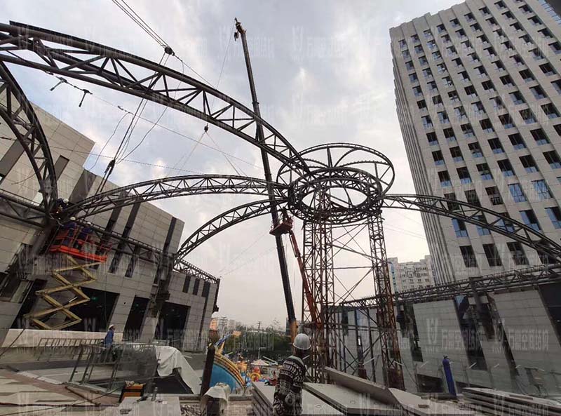 新泰卓越·財富廣場異型鋼結構項目 新泰卓越·財富廣場異型鋼結構項目