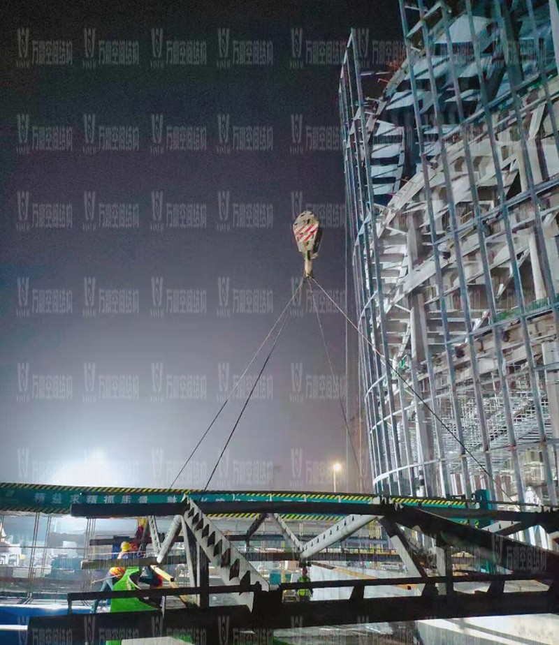 紹興國際會展中心一期B區(qū)會議中心PTFE膜結(jié)構(gòu)工程火熱拼裝、吊裝中