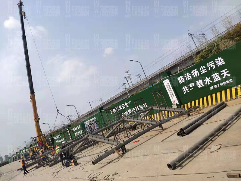 紹興國際會展中心一期B區(qū)會議中心PTFE膜結(jié)構(gòu)工程火熱拼裝、吊裝中