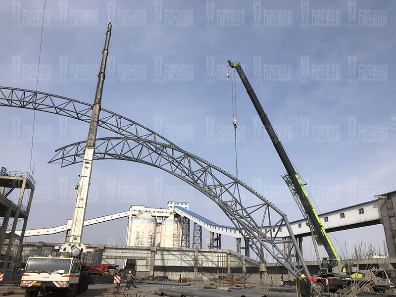 內(nèi)蒙能源長城五礦選煤廠鋼骨架膜棚建設(shè)項目鋼結(jié)構(gòu)施工中