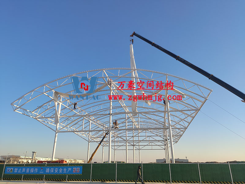 射陽港港區(qū)國家一類開放口岸一關(guān)兩檢查驗設(shè)施項目膜結(jié)構(gòu)安裝中 射陽港港區(qū)國家一類開放口岸一關(guān)兩檢查驗設(shè)施項目膜結(jié)構(gòu)安裝中