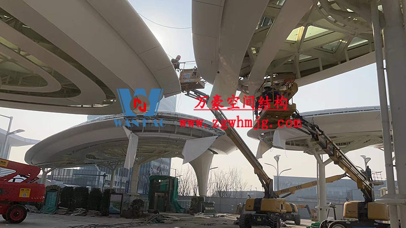 張家港高鐵站前復(fù)雜結(jié)構(gòu)“蝴蝶再現(xiàn)”即將圓滿竣工 張家港高鐵站前復(fù)雜結(jié)構(gòu)“蝴蝶再現(xiàn)”即將圓滿竣工