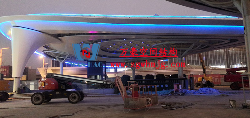 張家港高鐵站前復(fù)雜結(jié)構(gòu)“蝴蝶再現(xiàn)”即將圓滿竣工 張家港高鐵站前復(fù)雜結(jié)構(gòu)“蝴蝶再現(xiàn)”即將圓滿竣工