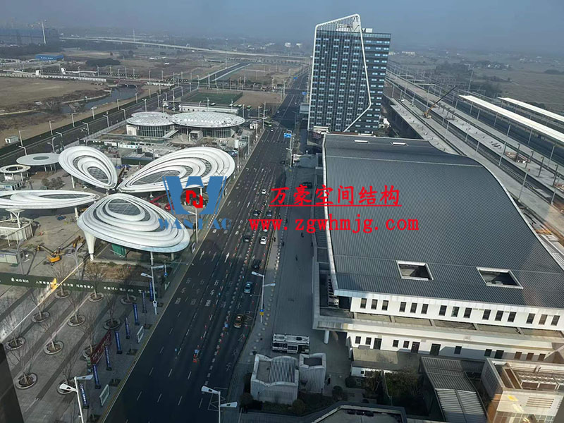 張家港高鐵站前復(fù)雜結(jié)構(gòu)“蝴蝶再現(xiàn)”即將圓滿竣工 張家港高鐵站前復(fù)雜結(jié)構(gòu)“蝴蝶再現(xiàn)”即將圓滿竣工