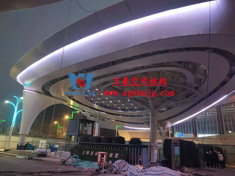 張家港高鐵站前復(fù)雜結(jié)構(gòu)“蝴蝶再現(xiàn)”即將圓滿竣工 張家港高鐵站前復(fù)雜結(jié)構(gòu)“蝴蝶再現(xiàn)”即將圓滿竣工