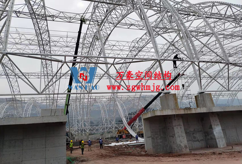 四川高興煤炭儲備基地建設(shè)項目鋼結(jié)構(gòu)接近尾聲，膜結(jié)構(gòu)開始安裝