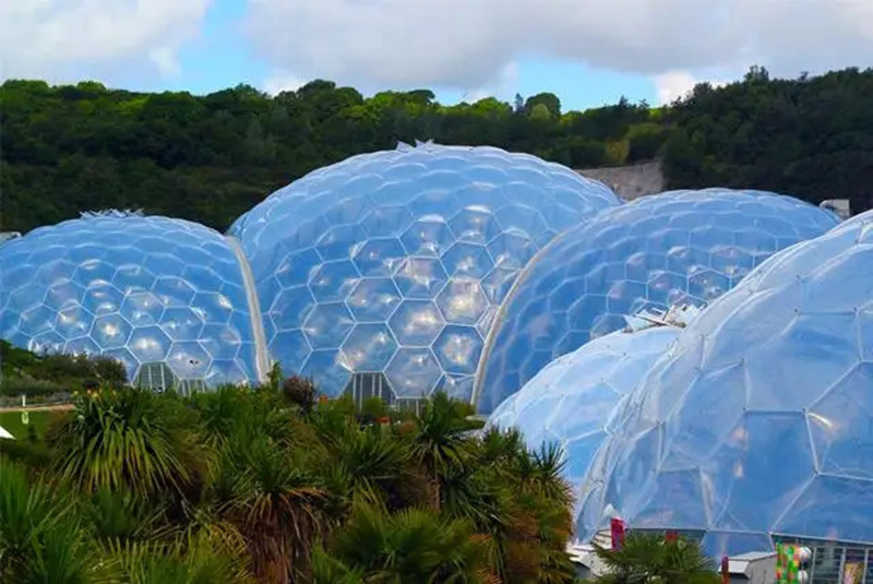 單層ETFE膜結構與氣枕ETFE膜結構有什么區(qū)別？ETFE膜結構經典案例有哪些？