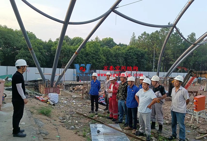 寧波諾丁漢大學(xué)室外運(yùn)動(dòng)場(chǎng)地改擴(kuò)建項(xiàng)目膜結(jié)構(gòu)工程火熱施工中 寧波諾丁漢大學(xué)室外運(yùn)動(dòng)場(chǎng)地改擴(kuò)建項(xiàng)目膜結(jié)構(gòu)工程火熱施工中