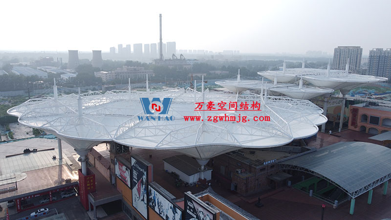 萬(wàn)達(dá)廣場(chǎng)·歡樂(lè)小鎮(zhèn)精心打造歡樂(lè)小鎮(zhèn)屋頂文化公園