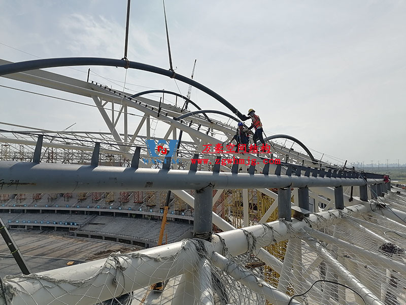 襄陽(yáng)奧體中心膜結(jié)構(gòu)工程火熱施工中