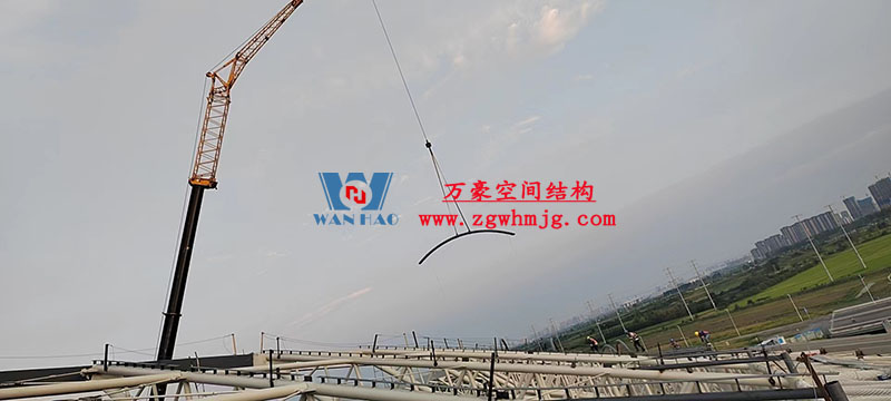襄陽(yáng)奧體中心膜結(jié)構(gòu)工程火熱施工中
