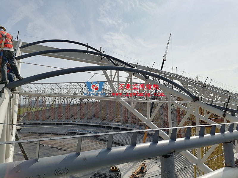 襄陽(yáng)奧體中心膜結(jié)構(gòu)工程火熱施工中