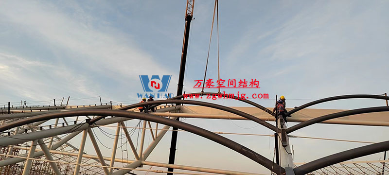 襄陽(yáng)奧體中心膜結(jié)構(gòu)工程火熱施工中