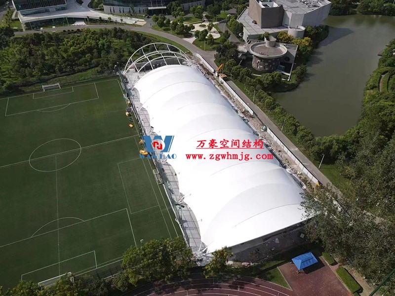 寧波諾丁漢大學(xué)室外運(yùn)動(dòng)場地改擴(kuò)建項(xiàng)目膜結(jié)構(gòu)工程接近尾聲 寧波諾丁漢大學(xué)室外運(yùn)動(dòng)場地改擴(kuò)建項(xiàng)目膜結(jié)構(gòu)工程接近尾聲