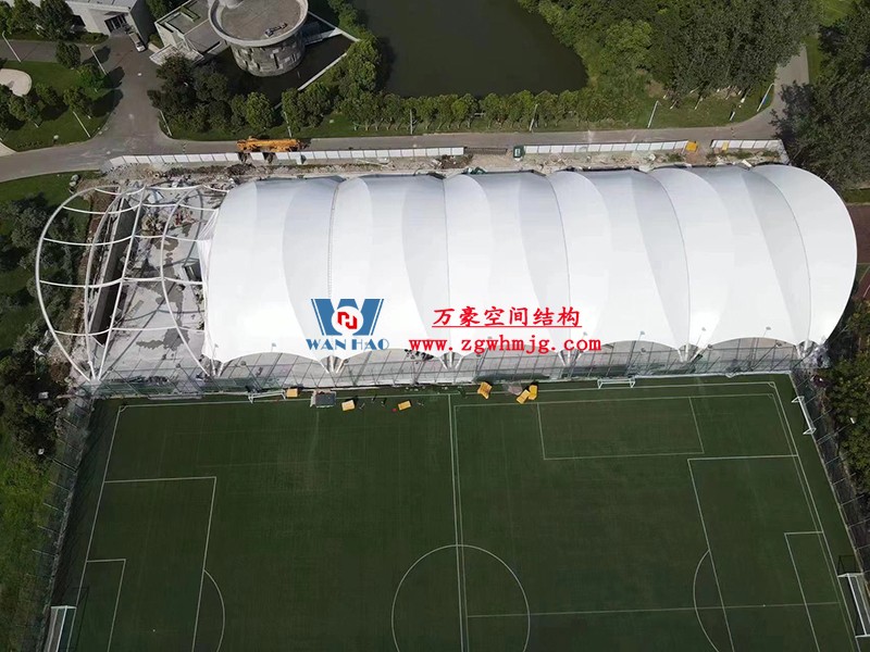 寧波諾丁漢大學(xué)室外運(yùn)動(dòng)場地改擴(kuò)建項(xiàng)目膜結(jié)構(gòu)工程接近尾聲 寧波諾丁漢大學(xué)室外運(yùn)動(dòng)場地改擴(kuò)建項(xiàng)目膜結(jié)構(gòu)工程接近尾聲