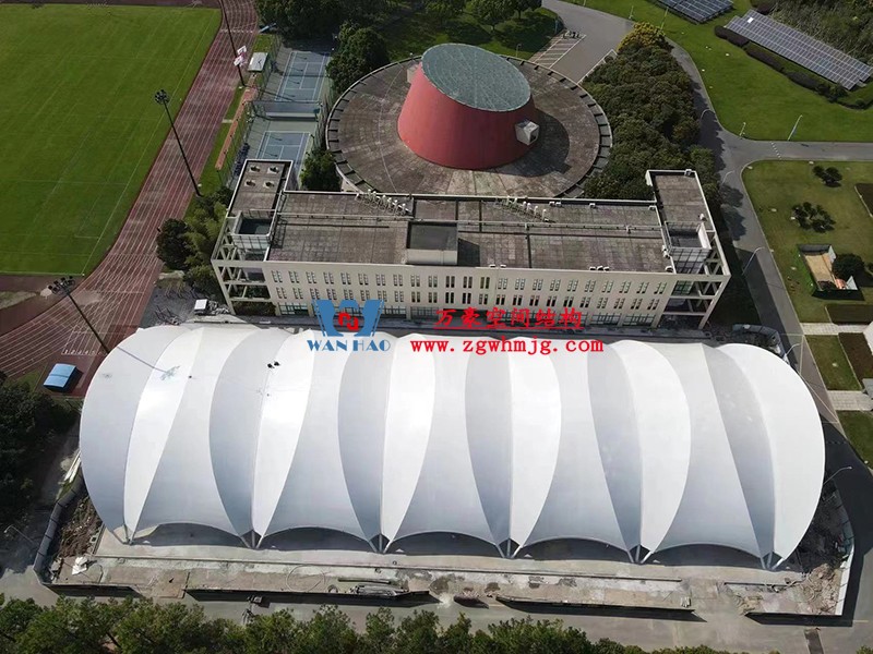 寧波諾丁漢大學(xué)室外運(yùn)動(dòng)場地改擴(kuò)建項(xiàng)目膜結(jié)構(gòu)工程接近尾聲 寧波諾丁漢大學(xué)室外運(yùn)動(dòng)場地改擴(kuò)建項(xiàng)目膜結(jié)構(gòu)工程接近尾聲