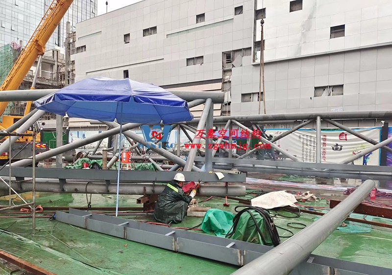 明宇廣場6號地塊商業(yè)(萬達廣場)改造項目鋼膜結(jié)構(gòu)ETFE蓋頂天幕工程開始施工 明宇廣場6號地塊商業(yè)(萬達廣場)改造項目鋼膜結(jié)構(gòu)ETFE蓋頂天幕工程開始施工