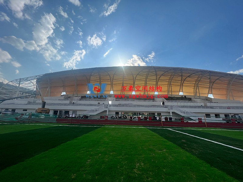 龍泉市體育場(chǎng)鋼膜結(jié)構(gòu)工程接近尾聲