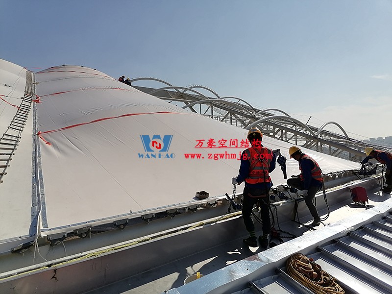 襄陽(yáng)奧體中心膜結(jié)構(gòu)工程接近尾聲 襄陽(yáng)奧體中心膜結(jié)構(gòu)工程接近尾聲