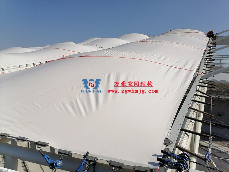襄陽(yáng)奧體中心膜結(jié)構(gòu)工程接近尾聲 襄陽(yáng)奧體中心膜結(jié)構(gòu)工程接近尾聲