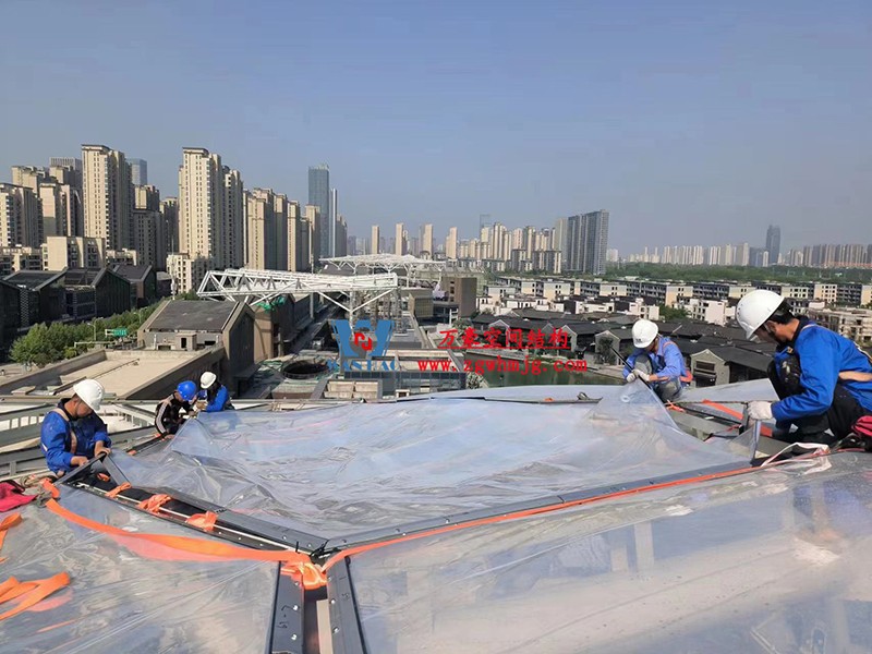 勞動(dòng)最光榮，致敬一線工作者！