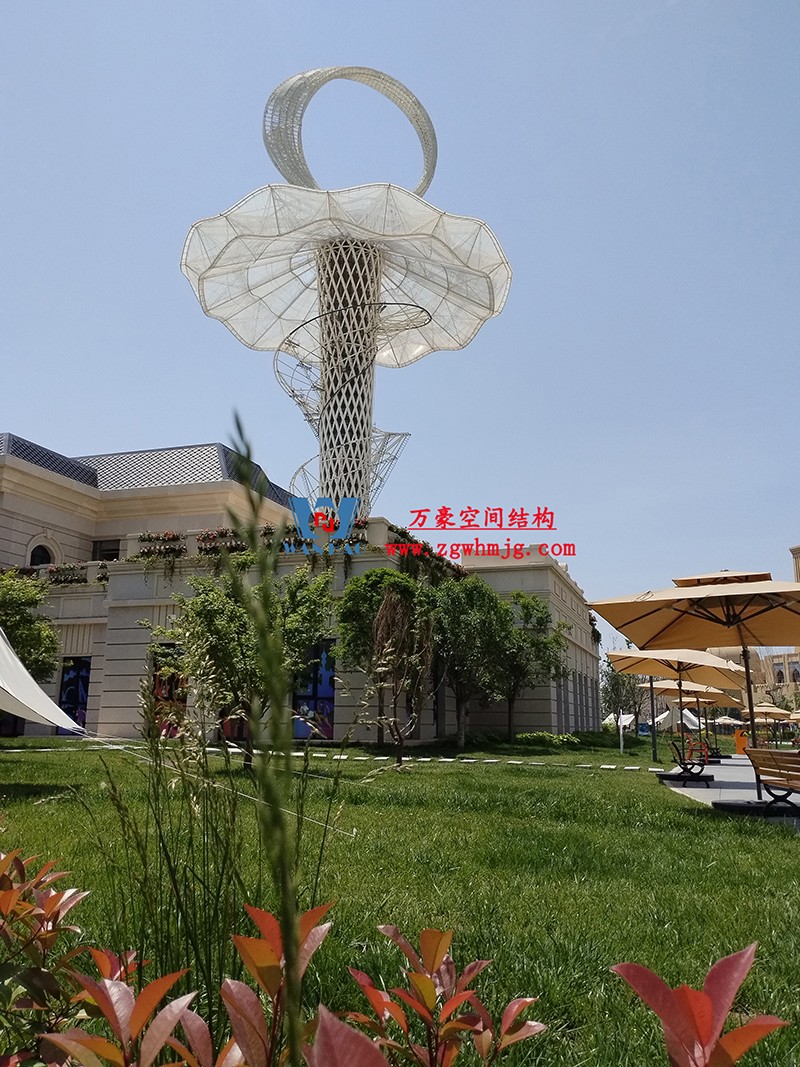 身姿輕盈，造型優(yōu)美的膜結(jié)構(gòu)建筑