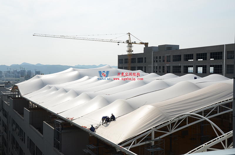 浙江真愛毯業(yè)科技有限公司廠房三屋面膜結(jié)構(gòu)工程完工大吉！