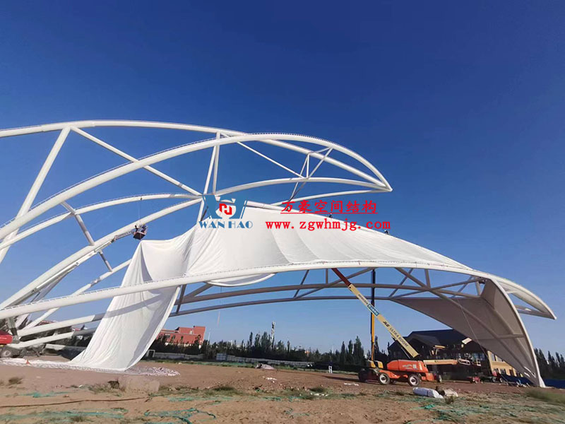 膜結(jié)構(gòu)大門出入口的優(yōu)勢特點