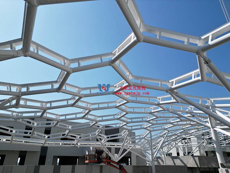 建筑藝術(shù)中鋼結(jié)構(gòu)的力學美感表達 建筑藝術(shù)中鋼結(jié)構(gòu)的力學美感表達