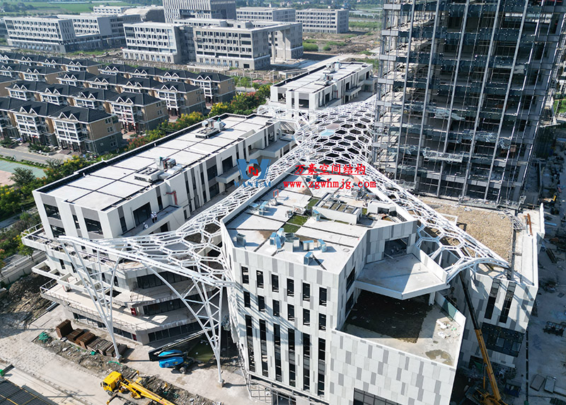 建筑藝術(shù)中鋼結(jié)構(gòu)的力學美感表達 建筑藝術(shù)中鋼結(jié)構(gòu)的力學美感表達