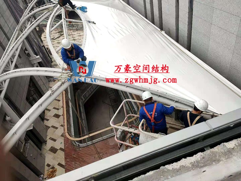 新泰卓越·財富廣場膜結(jié)構(gòu)項目 新泰卓越·財富廣場膜結(jié)構(gòu)項目