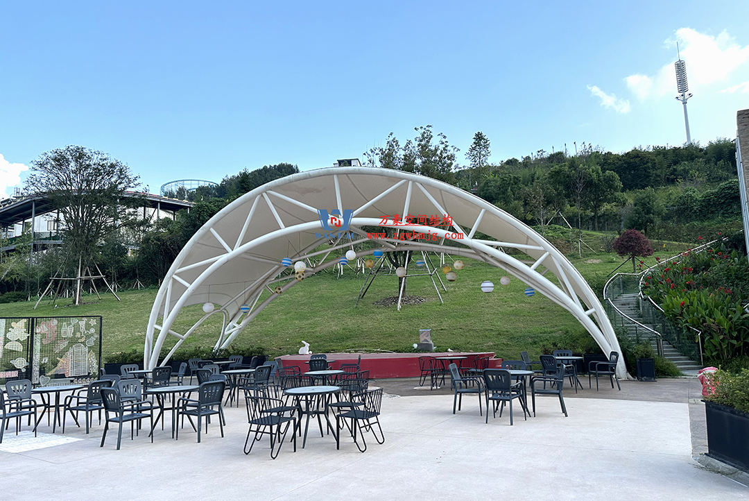 膜結(jié)構(gòu)遮陽(yáng)雨棚受歡迎的主要原因是什么？