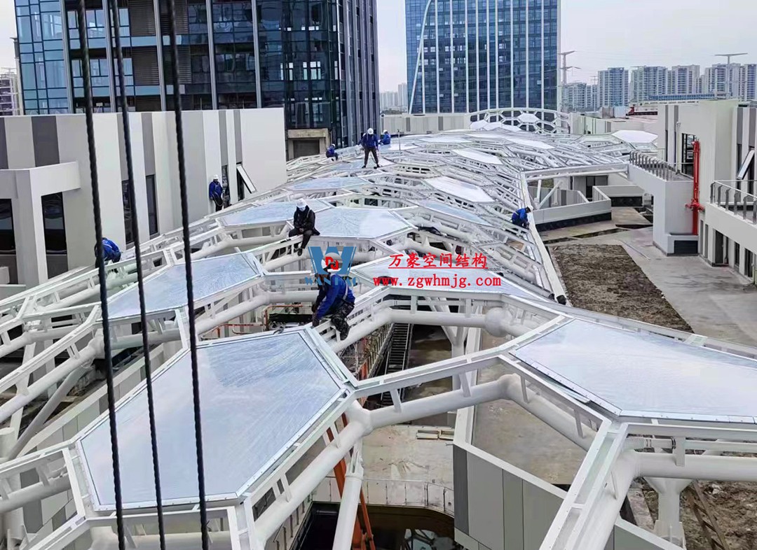 賦含夢幻色彩的商業(yè)街膜結(jié)構(gòu)天幕，即將閃亮登場！