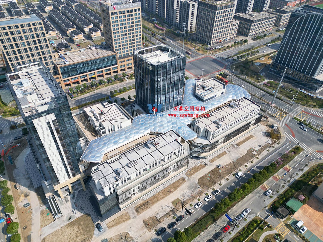 已完工，這個(gè)ETFE氣枕商業(yè)天幕閃亮登場(chǎng)！