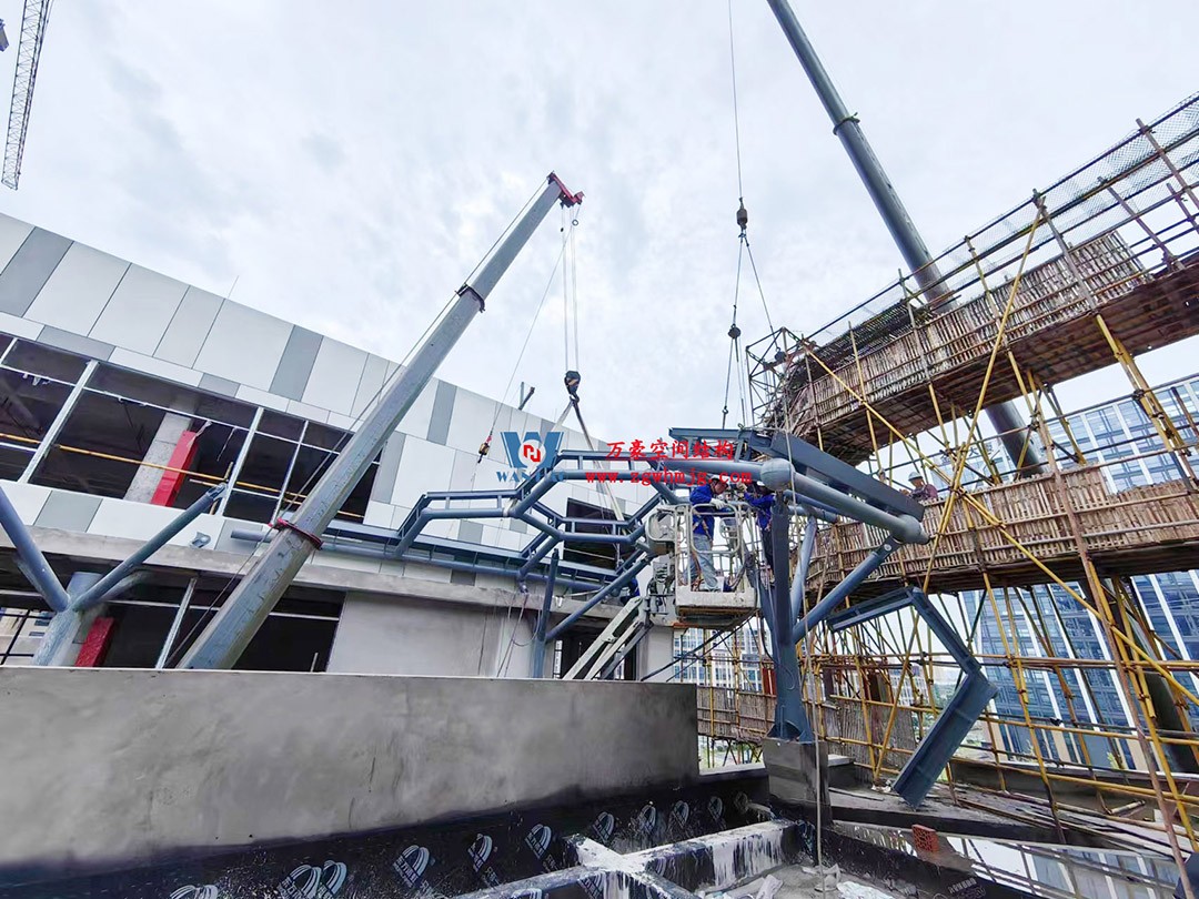 已完工，這個(gè)ETFE氣枕商業(yè)天幕閃亮登場(chǎng)！