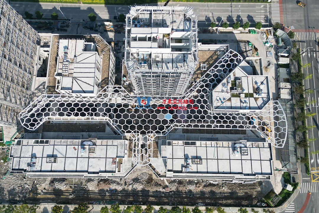 已完工，這個(gè)ETFE氣枕商業(yè)天幕閃亮登場(chǎng)！