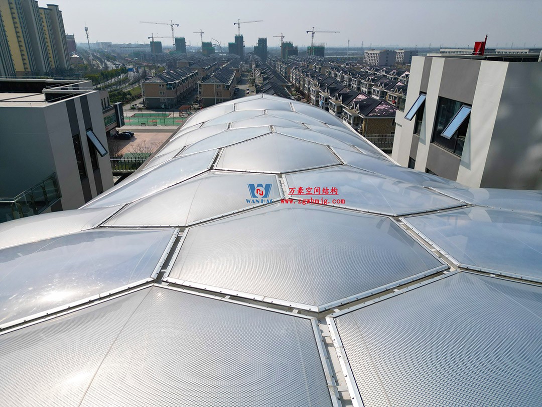 已完工，這個(gè)ETFE氣枕商業(yè)天幕閃亮登場(chǎng)！