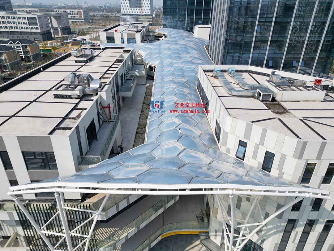 已完工，這個(gè)ETFE氣枕商業(yè)天幕閃亮登場(chǎng)！