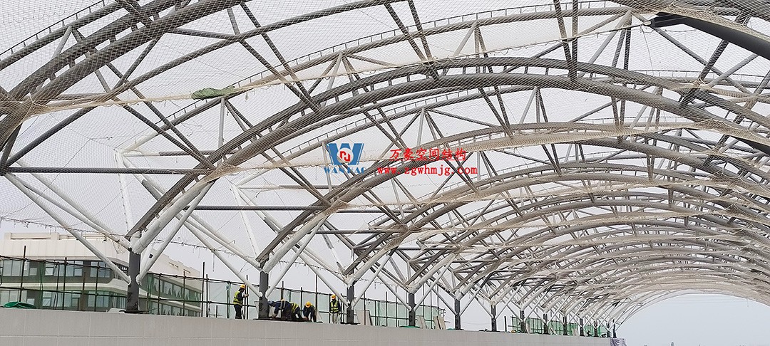 施工加速，這個(gè)PTFE膜結(jié)構(gòu)天幕即將完工！