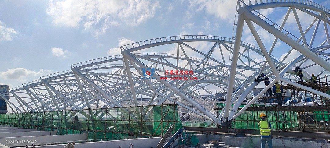施工加速，這個(gè)PTFE膜結(jié)構(gòu)天幕即將完工！