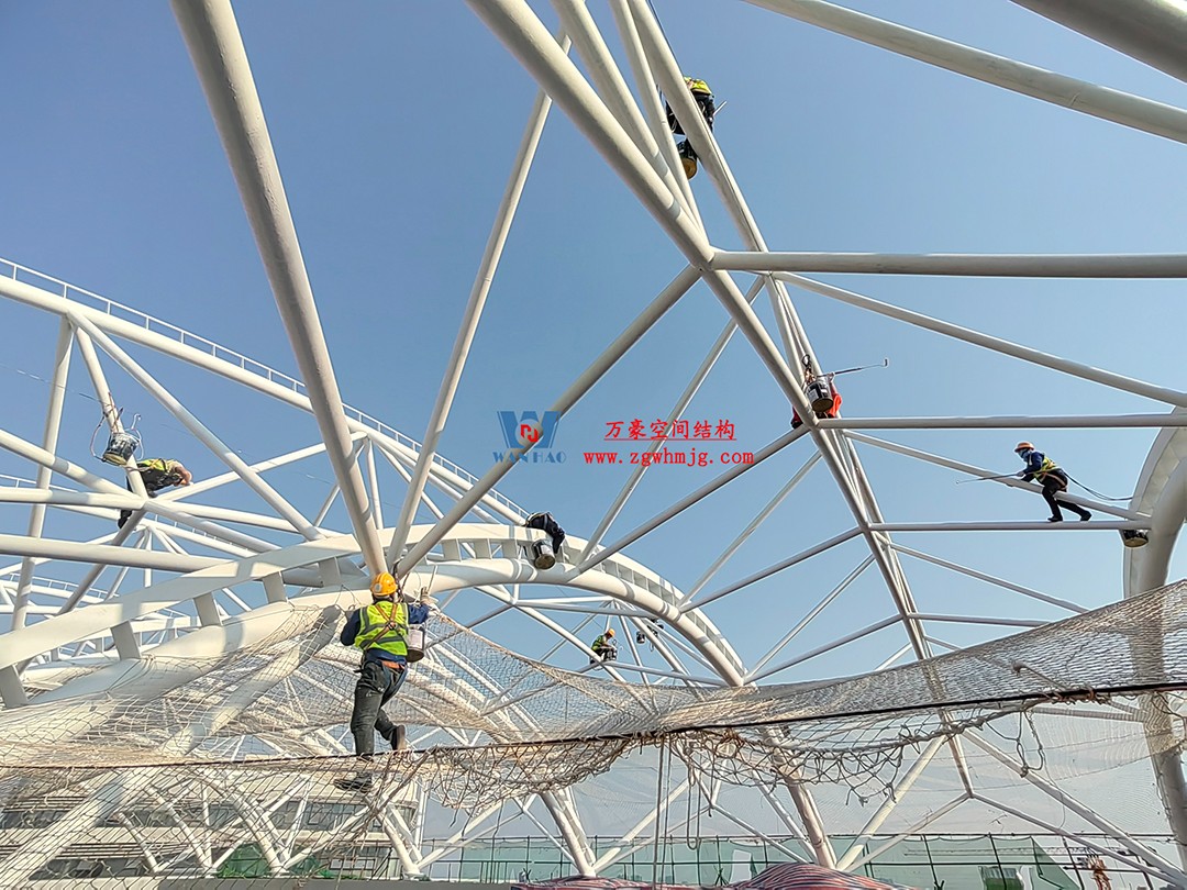 施工加速，這個(gè)PTFE膜結(jié)構(gòu)天幕即將完工！