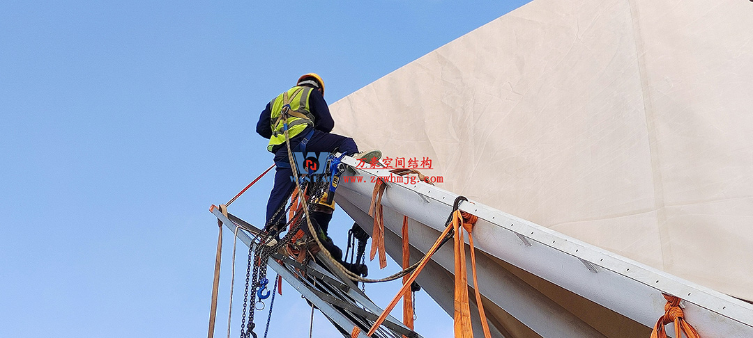 施工加速，這個(gè)PTFE膜結(jié)構(gòu)天幕即將完工！