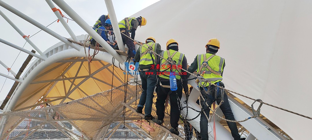 施工加速，這個(gè)PTFE膜結(jié)構(gòu)天幕即將完工！